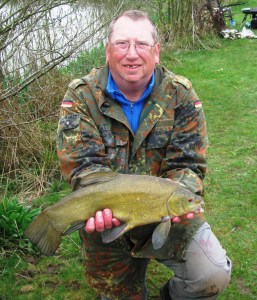 2015-04-17 Steve 3lb 8oz Tench 02