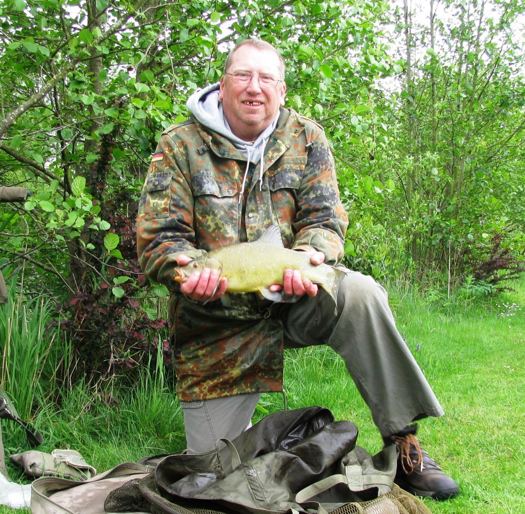 2015-05-26 Steve 2lb 14oz Tench