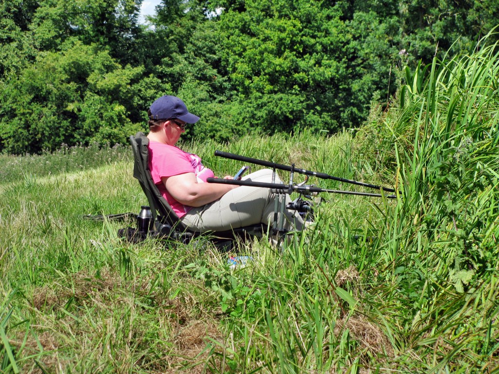 2015-07-31 Liz - A Study Of Concentration - Of The Phone!