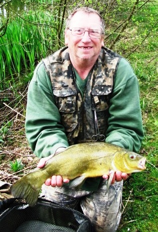 2022-04-18 Steve - 4lb 9oz Tench 03